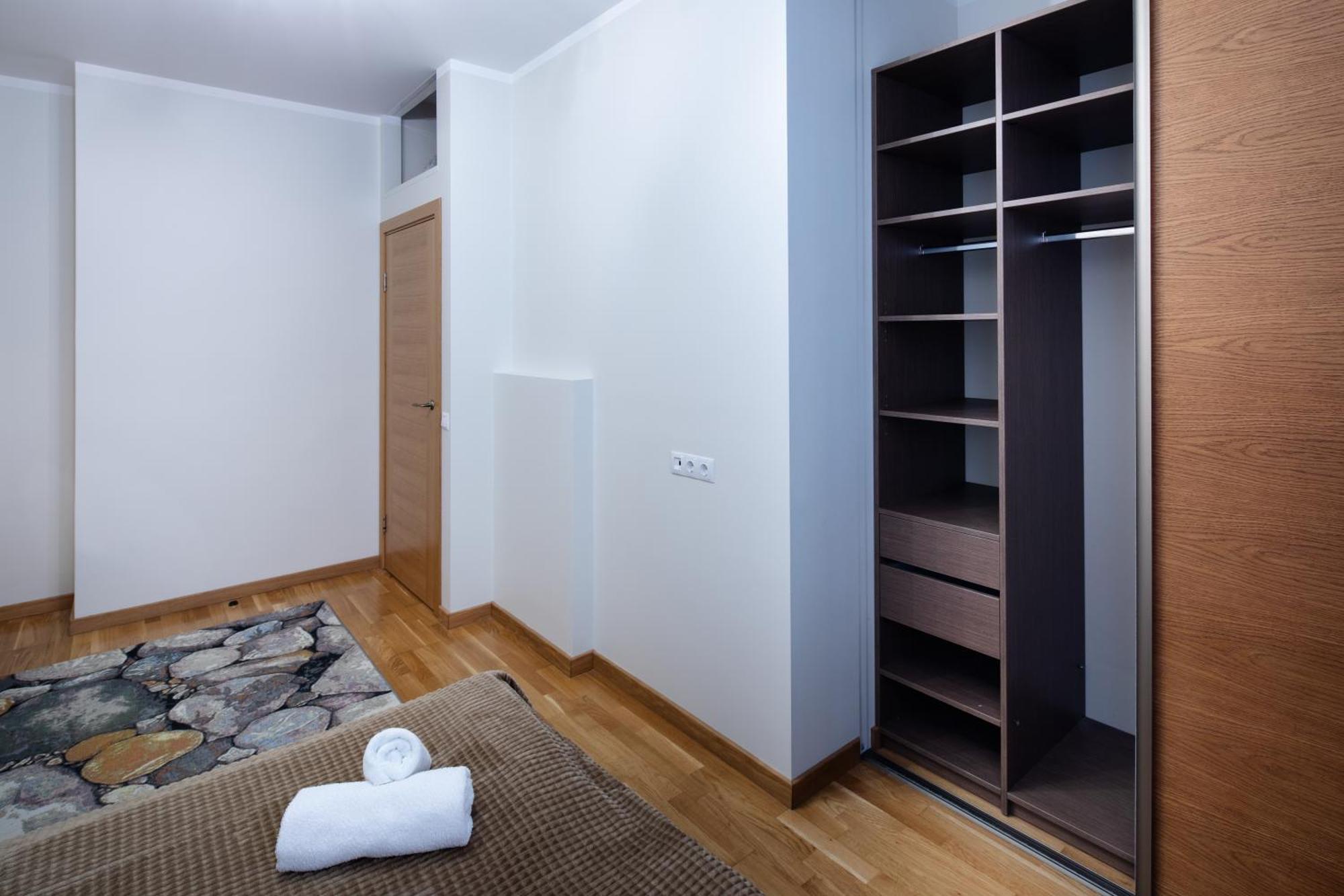 Riga Embassy Center Apartment With Parking ภายนอก รูปภาพ